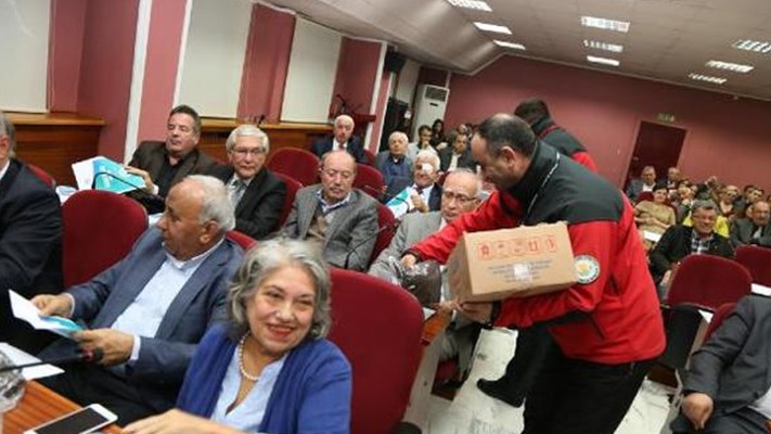 Belediye Meclis Üyelerine Solucan Gübresi Dağıtıldı Belediye Meclis Üyelerine Solucan Gübresi Dağıtıldı